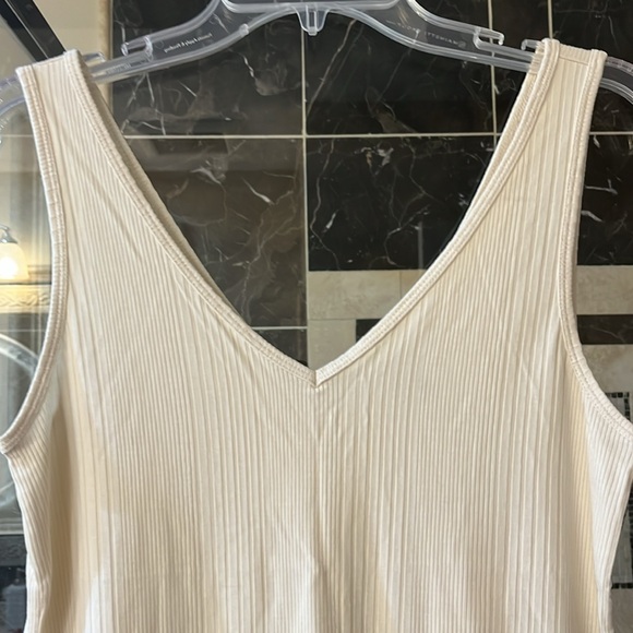 Banana Republic ivory top, size M, NWT. - Picture 2 of 6